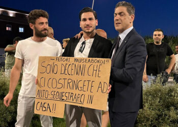 Protesta cittadini a Cuma: «Troppi miasmi da depuratore»