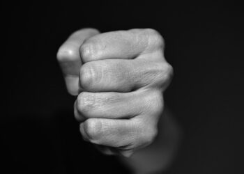 Convegno a Napoli: dibattito su «violenza politica e violenza contro le forze dell’ordine»