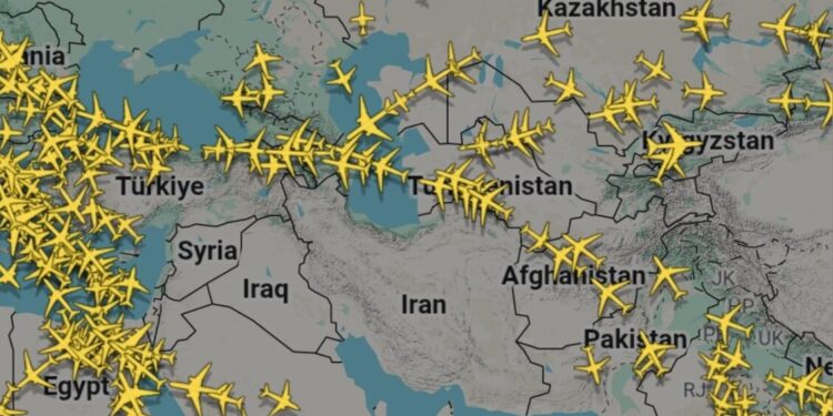 Rotte aeree deviate per evitare il Medio Oriente. Da ITA a Turkish Airlines, molte compagnie sospendono voli