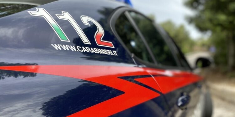 Pedina e importuna una ragazza, arrestato un uomo di 57 anni