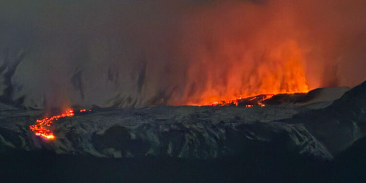 Etna, attività effusiva nell’alto settore della Valle del Bove