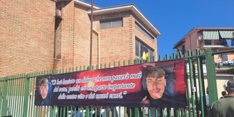 A Napoli l’ultimo saluto a Lorenzo Spasiano, ‘bisogna cambiare mentalità’