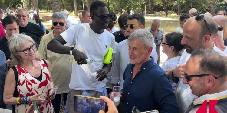 Alemanno esce dal carcere, ecco il brindisi della libertà