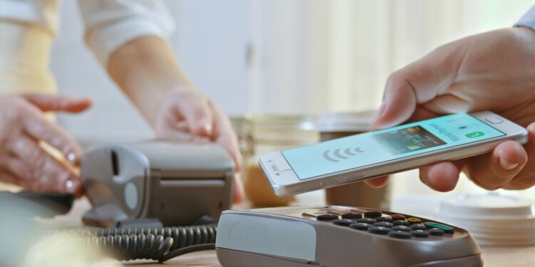 Pagamenti digitali obbligatori, previste sanzioni per chi non accetta app e wallet