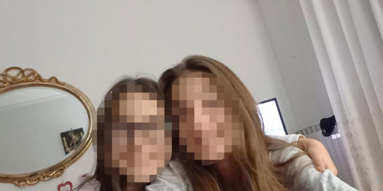 La mamma delle sorelle ritrovate: ‘Loro vogliono stare con me’