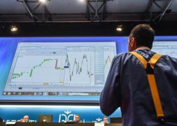 Piazza Affari chiude in rosso, crollano le borse asiatiche con Seoul