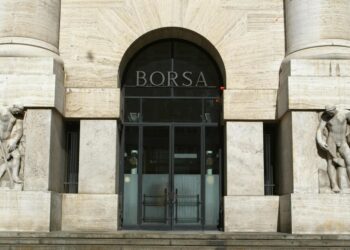 Borsa: Milano (-1,3%) debole con l’Europa in attesa dell’avvio di Wall street