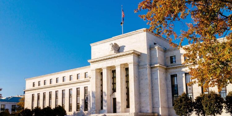 L’effetto Warsh: muro della Fed contro l’inflazione e tassi congelati