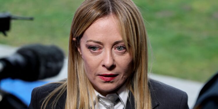Haters contro Roccella, Meloni: “Commenti ignobili e disumani fanno rabbrividire”
