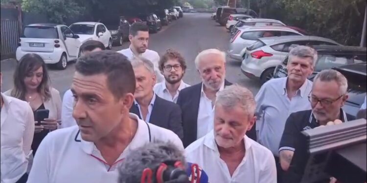 Vannacci a cena con Alemanno: “Meloni può chiamarmi, sono disponibile”