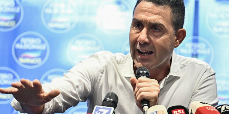 Sondaggio politico, Fratelli d’Italia scende e Pd fermo: Vannacci vola