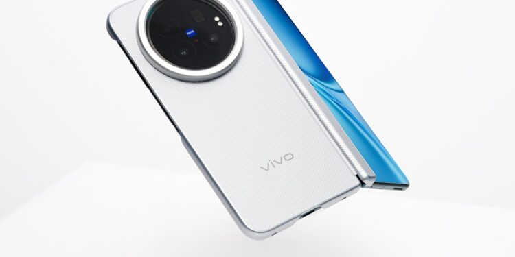 vivo annuncia lo smartphone pieghevole X Fold6 e il prossimo debutto in Europa