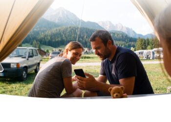 Italiani in vacanza e case vuote a rischio furti, la fiducia nei vicini non basta