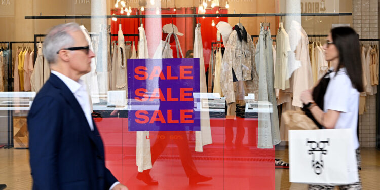 Buona la partenza dei saldi, incremento del 3% nel primo giorno rispetto al 2025