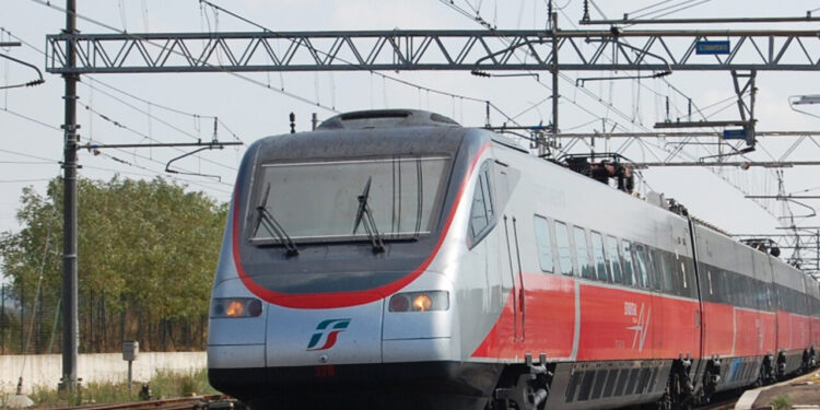 Stop treni per lavori Firenze, ma guasto causa ritardi anche su linea alternativa