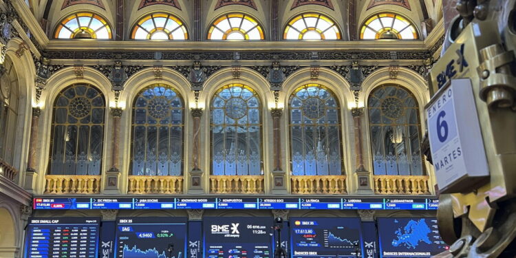 Borsa: Europa fiacca, vendite sui processori, Milano -0,15%
