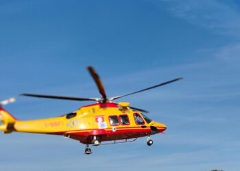 Operaio precipita da cinque metri in un cantiere nel Piceno, ricoverato
