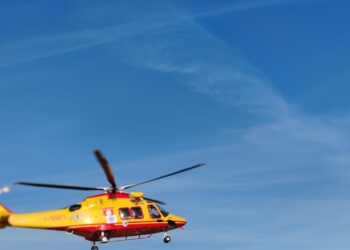 Operaio colpito da una trave in un cantiere post sisma, è grave