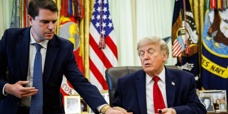 Trump torna ad attaccare la Nato, Usa spendono più di tutti