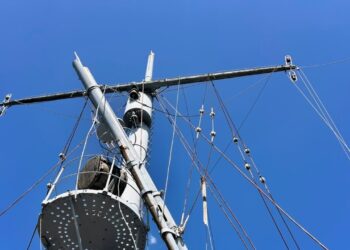Tempesta sul Vittoriale, spezzato l’albero maestro di Nave Puglia