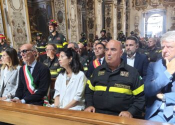 Funerale vigile del fuoco, Mannino ‘molti roghi sono dolosi’