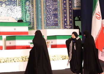 La salma di Ali Khamenei nella Grande Moschea di Mosalla a Teheran