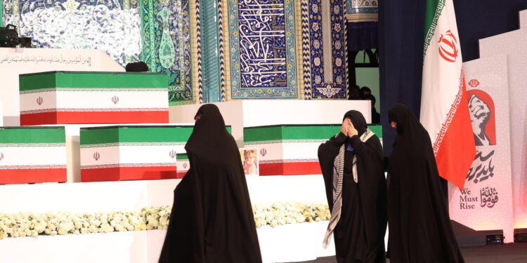La salma di Ali Khamenei nella Grande Moschea di Mosalla a Teheran