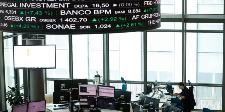 Lo spread tra Btp e Bund cresce a 82 punti base, rendimenti al 3,93%: perché i mercati sono instabili