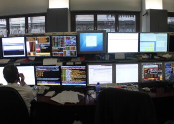 Lo spread tra Btp e Bund cala a 81 punti dopo i picchi, rendimenti a 3,95%: domani iniziano le aste dei titoli di Stato