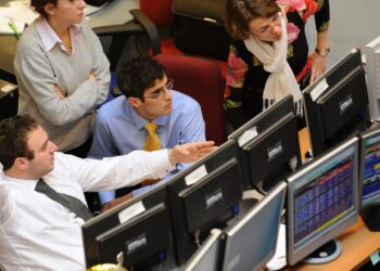 Lo spread risale a 83 punti base, 5,5 miliardi assegnati all’asta: i rendimenti dei Btp