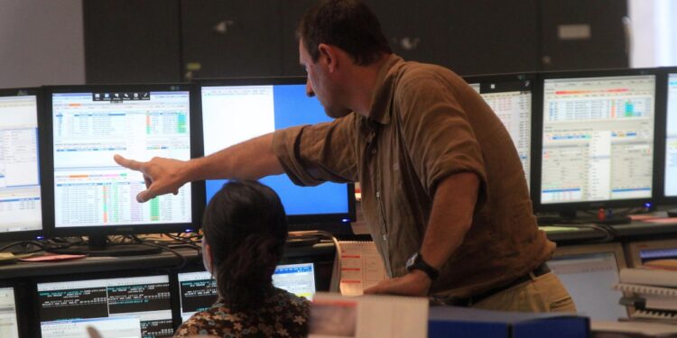Spread Btp-Bund a 76 punti base, rendimenti al 3,68% per i titoli italiani