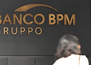 Mps e Banco Bpm tentano la fusione, la “terza via” per bloccare l’offerta di Intesa Sanpaolo e Unipol