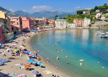 Spiaggia ‘gioiello’ a Sestri Levante, guardie giurate per contingentare ingressi
