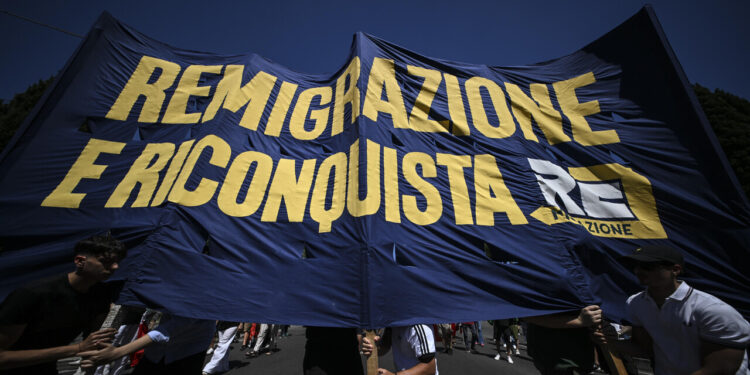 Commissione Ue respinge petizione sulla remigrazione, contraria ai valori
