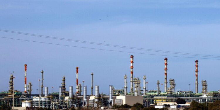 Libia, manifestanti assaltano l’hub del gas di Mellitah