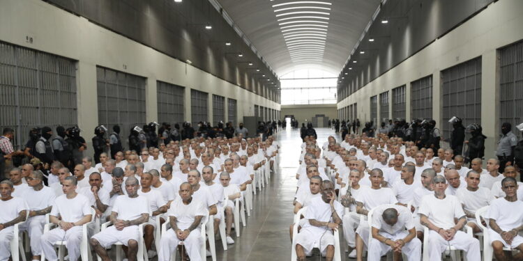 Salvador, finito il processo di massa contro i boss della gang MS-13