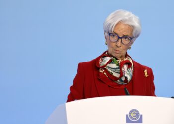 Bce, esperti avvertono: “Eurozona debole, c’è rischio recessione”