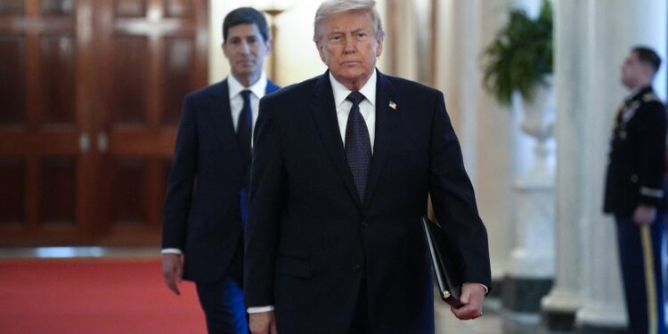 Borsa, mercati attenti a fondamentali in attesa dei verbali della Fed