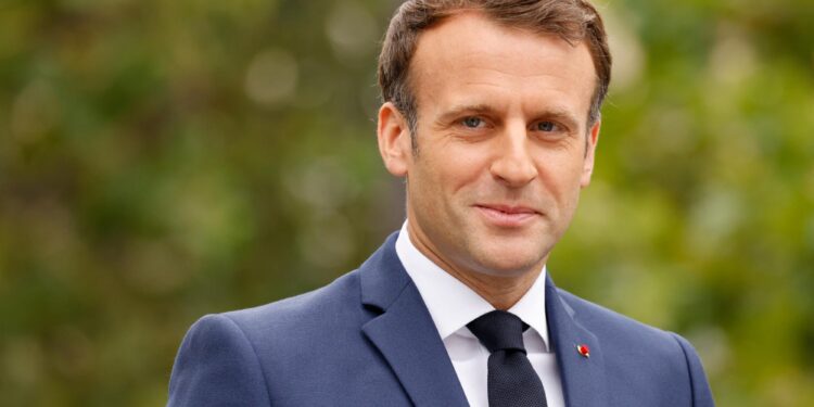 Siria, transizione e sfide del dopo-Assad: due bombe nel giorno di Macron da al-Shaara