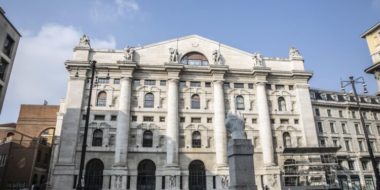 Borsa, lusso alla prova delle trimestrali: tra segnali di ripresa e incognite globali