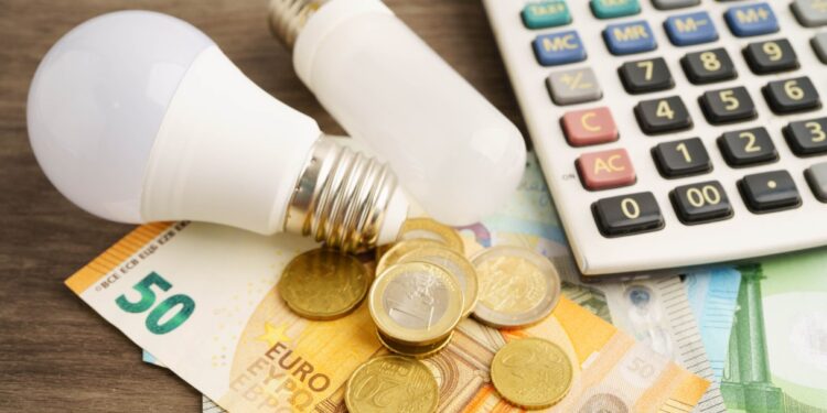 Luce e gas, le migliori offerte a prezzo fisso per difendersi dai rincari in arrivo