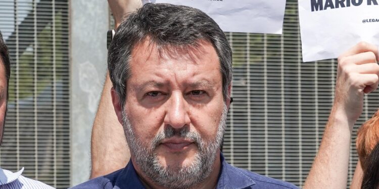 Legittima difesa, Lega vuole cambiare la legge: Forza Italia frena. Conte: “Ddl una follia, così è diritto alla vendetta”