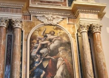 Tela di Celestino V torna a Collemaggio restaurata dai segni del sisma