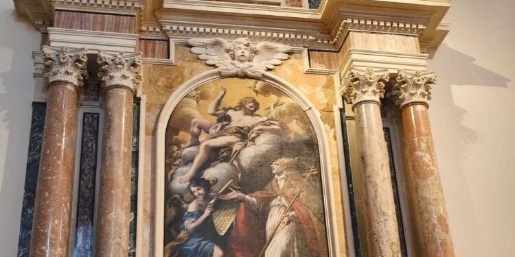 Tela di Celestino V torna a Collemaggio restaurata dai segni del sisma