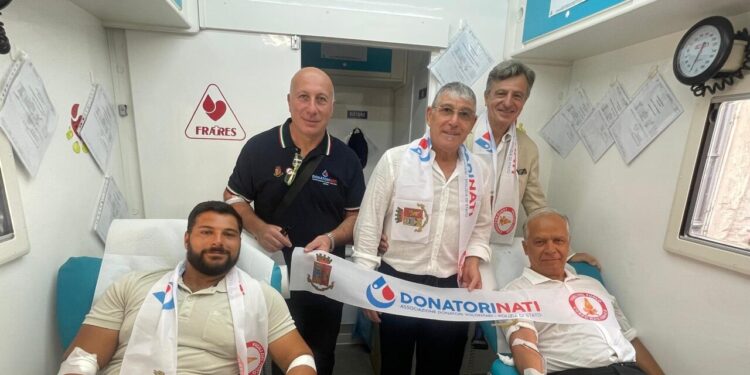 Ministro Piantedosi dona il sangue a Pietrastornina, suo paese d’origine