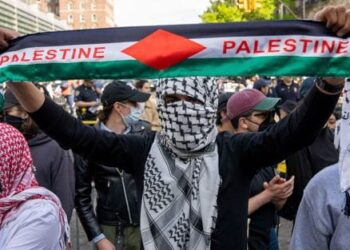 Guerra ultime notizie. Israele incendia il Libano: attacchi con droni, razzi illuminanti e fosforo bianco
