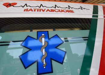 Trattore si ribalta e lo schiaccia, 85enne morto nel Savonese