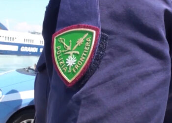 Litiga con uomo al bar poi lo segue a casa e lo accoltella, arrestato un 14enne