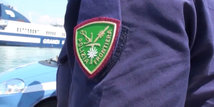 Litiga con uomo al bar poi lo segue a casa e lo accoltella, arrestato un 14enne
