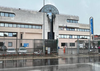 Uccide a coltellate la madre malata, attesa convalida arresto del figlio
